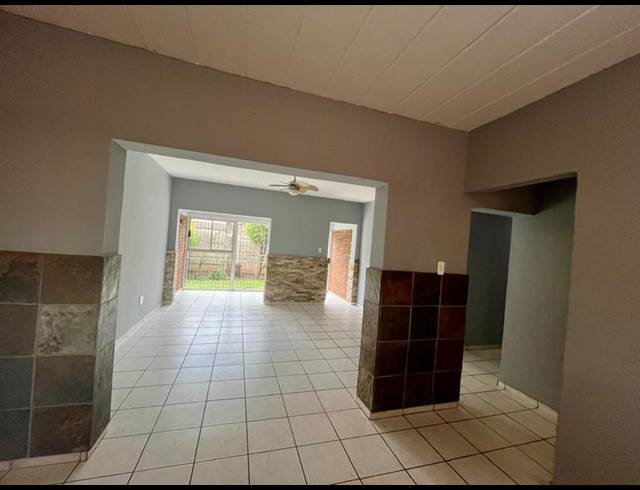 2 BEDROOM APARTMENT FOR SALE IN VANDERBIJLPARK CE 3